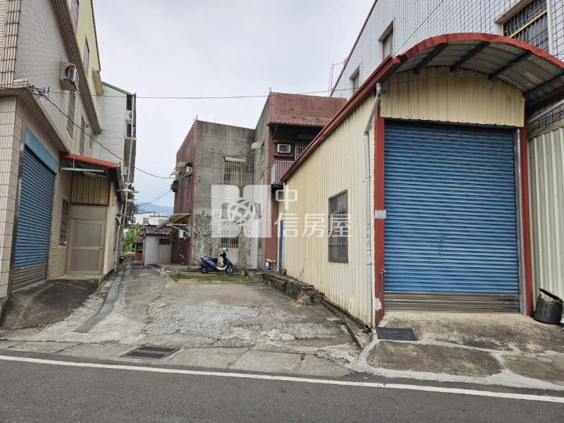 (專)高雄美濃國小旁商業區建地房屋室內格局與周邊環境