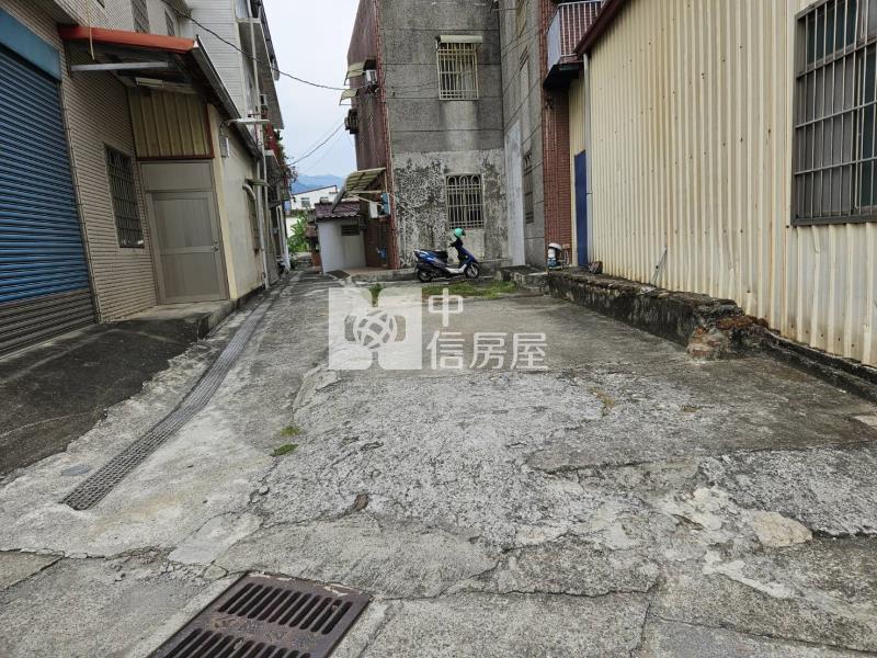 (專)高雄美濃國小旁商業區建地房屋室內格局與周邊環境