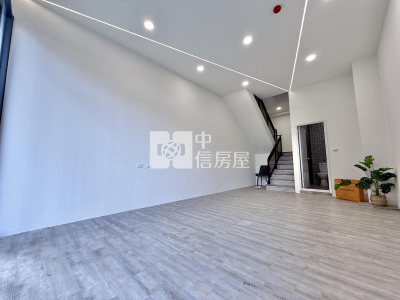 太平市場家樂福滿滿人潮|全新屋況3層樓使用空間大網美店面B房屋室內格局與周邊環境