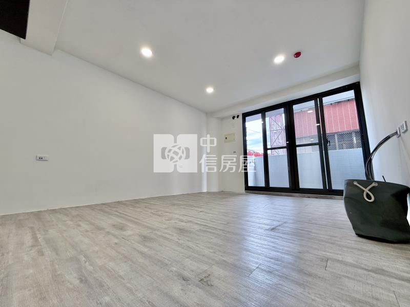 太平市場家樂福滿滿人潮|全新屋況3層樓使用空間大網美店面B房屋室內格局與周邊環境