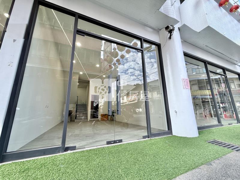 太平市場家樂福滿滿人潮|全新屋況3層樓使用空間大網美店面B房屋室內格局與周邊環境
