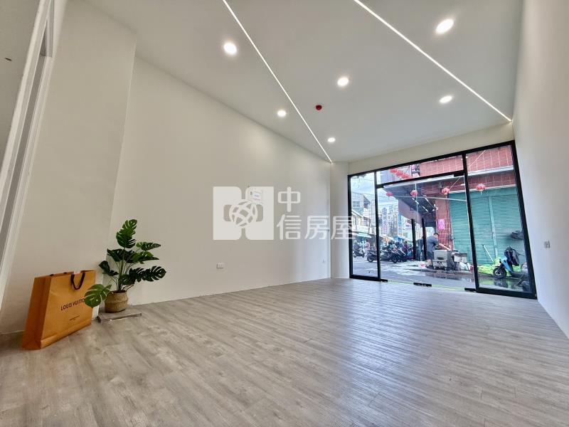 太平市場家樂福滿滿人潮|全新屋況3層樓使用空間大網美店面B房屋室內格局與周邊環境