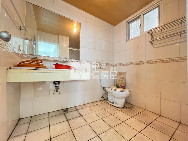 觀光漁市場旁三角窗金店面房屋室內格局與周邊環境