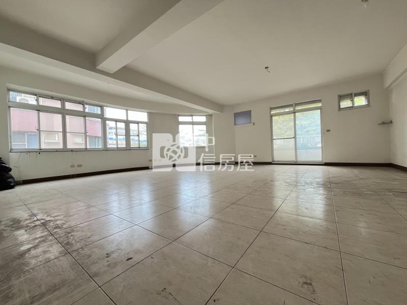 觀光漁市場旁三角窗金店面房屋室內格局與周邊環境