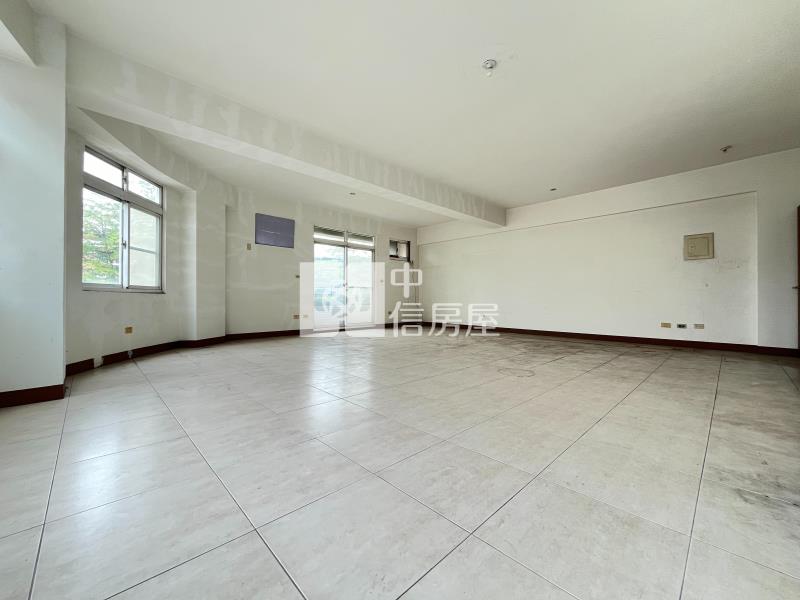 觀光漁市場旁三角窗金店面房屋室內格局與周邊環境