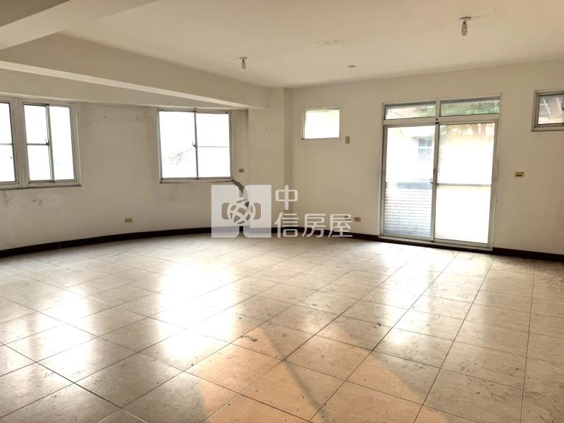 觀光漁市場旁三角窗金店面房屋室內格局與周邊環境