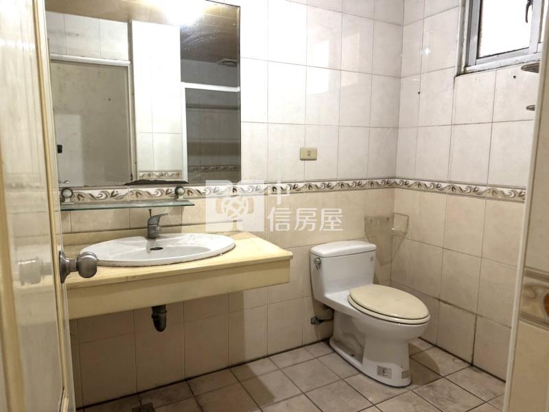 觀光漁市場旁三角窗金店面房屋室內格局與周邊環境