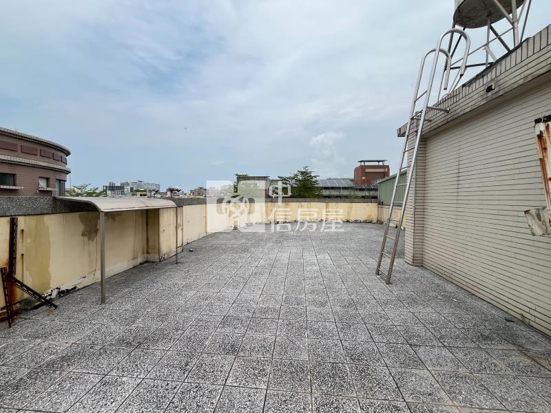 觀光漁市場旁三角窗金店面房屋室內格局與周邊環境