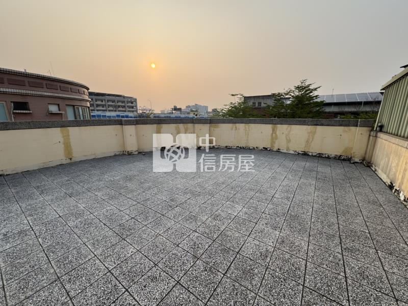 觀光漁市場旁三角窗金店面房屋室內格局與周邊環境