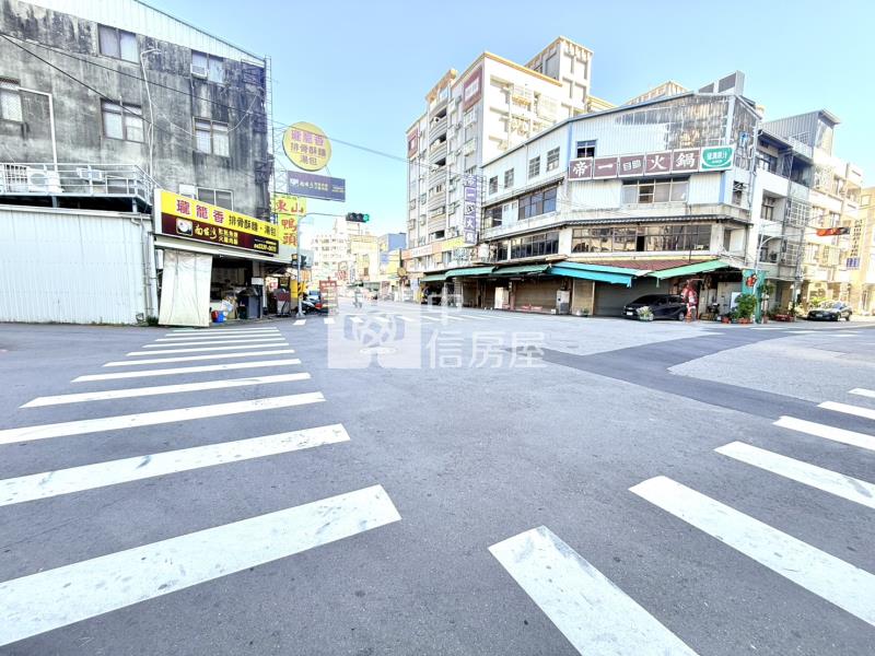 正忠孝路3+1房三面採光大公寓房屋室內格局與周邊環境