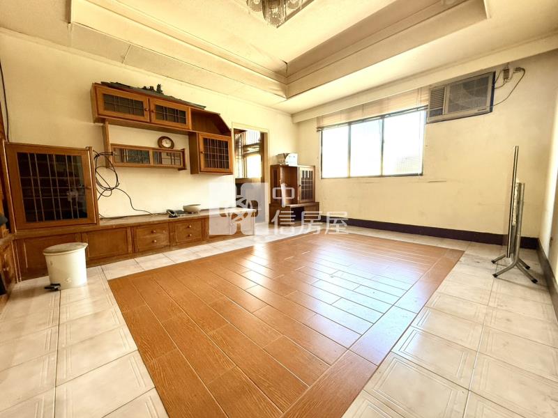 正忠孝路3+1房三面採光大公寓房屋室內格局與周邊環境
