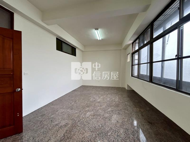 新市工業城廠辦住三合一明亮廠房房屋室內格局與周邊環境