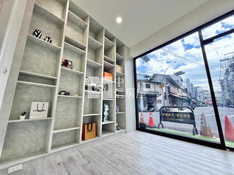 太平市場家樂福滿滿人潮|全新屋況3層樓7米大面寬 網美店面C房屋室內格局與周邊環境
