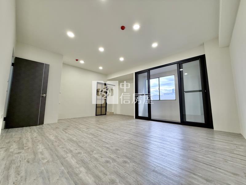 太平市場家樂福滿滿人潮|全新屋況3層樓7米大面寬 網美店面C房屋室內格局與周邊環境