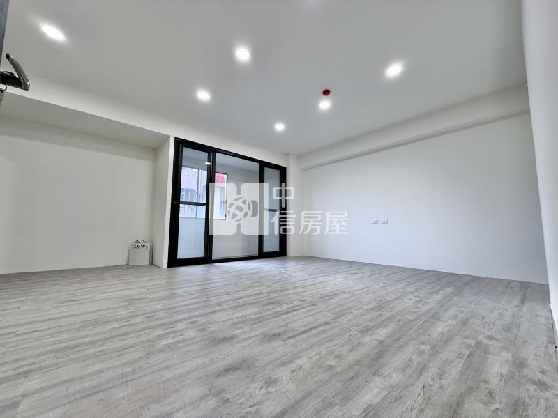 太平市場家樂福滿滿人潮|全新屋況3層樓7米大面寬 網美店面C房屋室內格局與周邊環境