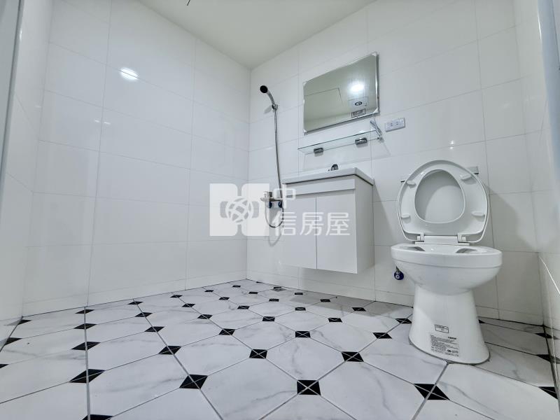 太平市場家樂福滿滿人潮|全新屋況3層樓7米大面寬 網美店面C房屋室內格局與周邊環境