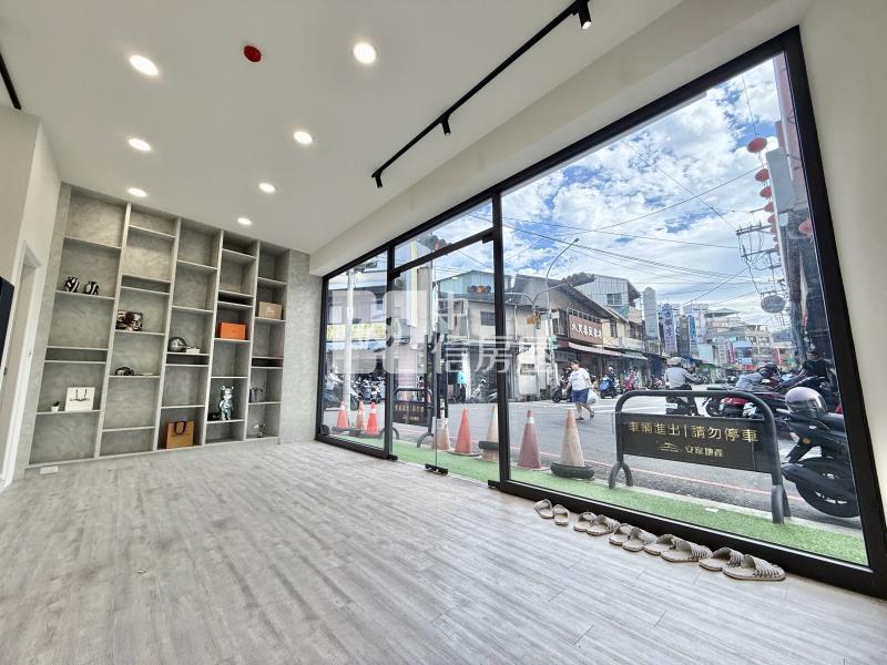 太平市場家樂福滿滿人潮|全新屋況3層樓7米大面寬 網美店面C房屋室內格局與周邊環境