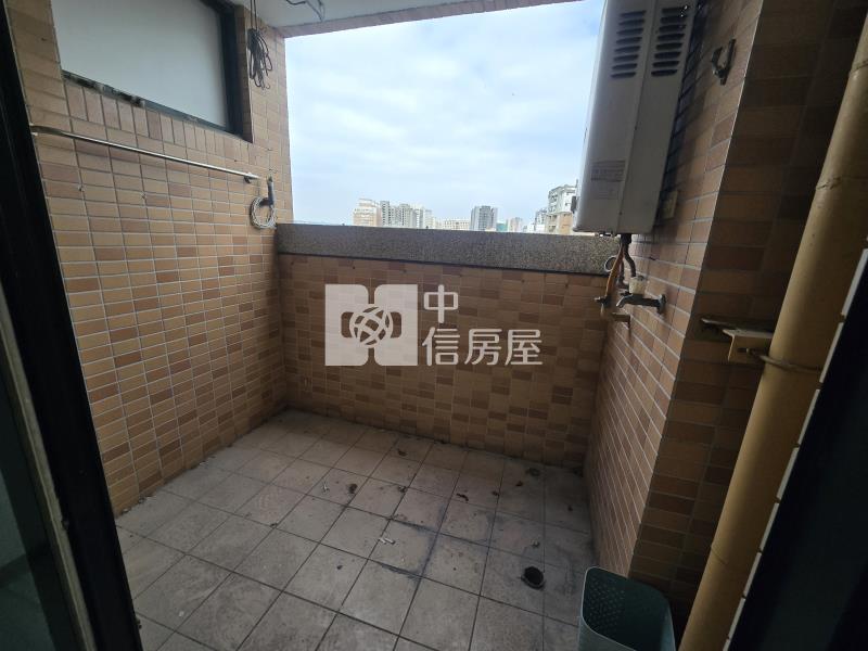 園道優閣二房車位房屋室內格局與周邊環境