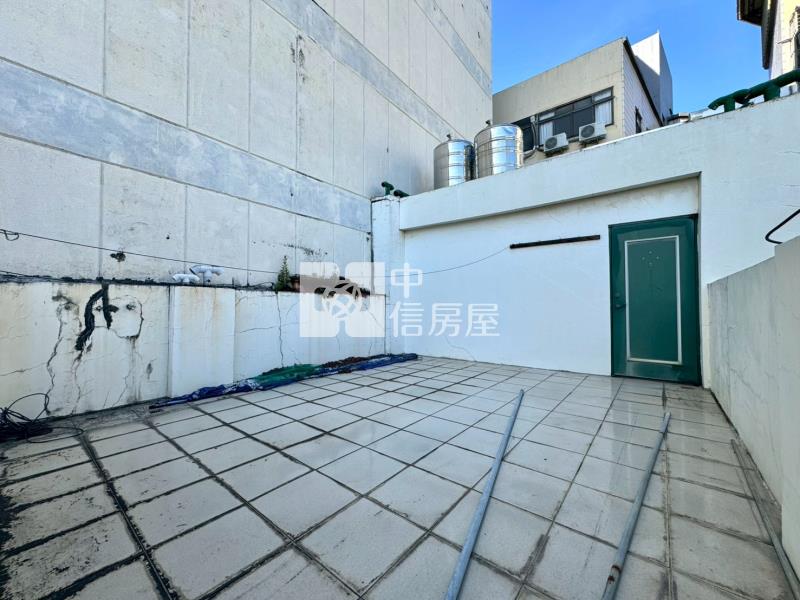 西屯中義市場大地坪黃金透店房屋室內格局與周邊環境