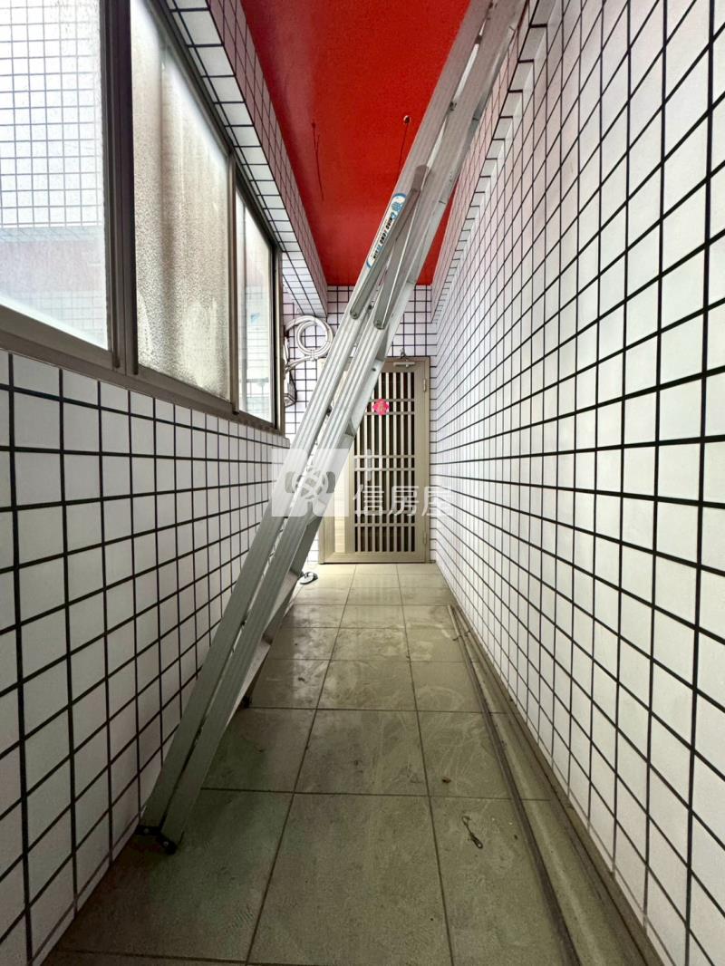 西屯中義市場大地坪黃金透店房屋室內格局與周邊環境