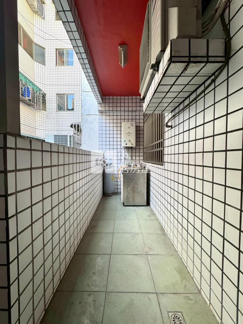 西屯中義市場大地坪黃金透店房屋室內格局與周邊環境