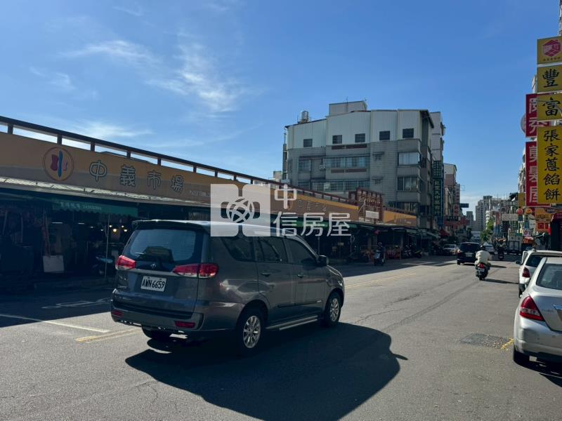 西屯中義市場大地坪黃金透店房屋室內格局與周邊環境