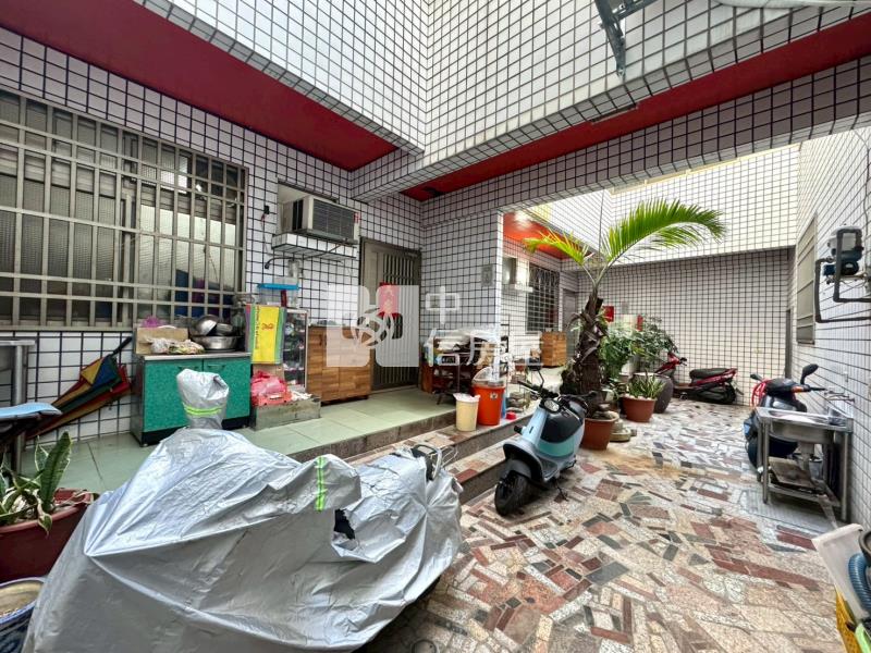 西屯中義市場大地坪黃金透店房屋室內格局與周邊環境