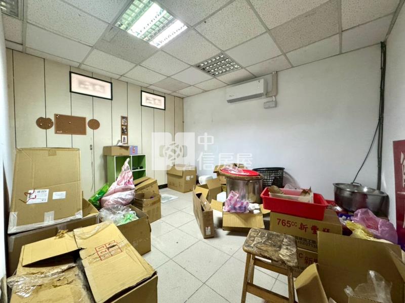 西屯中義市場大地坪黃金透店房屋室內格局與周邊環境