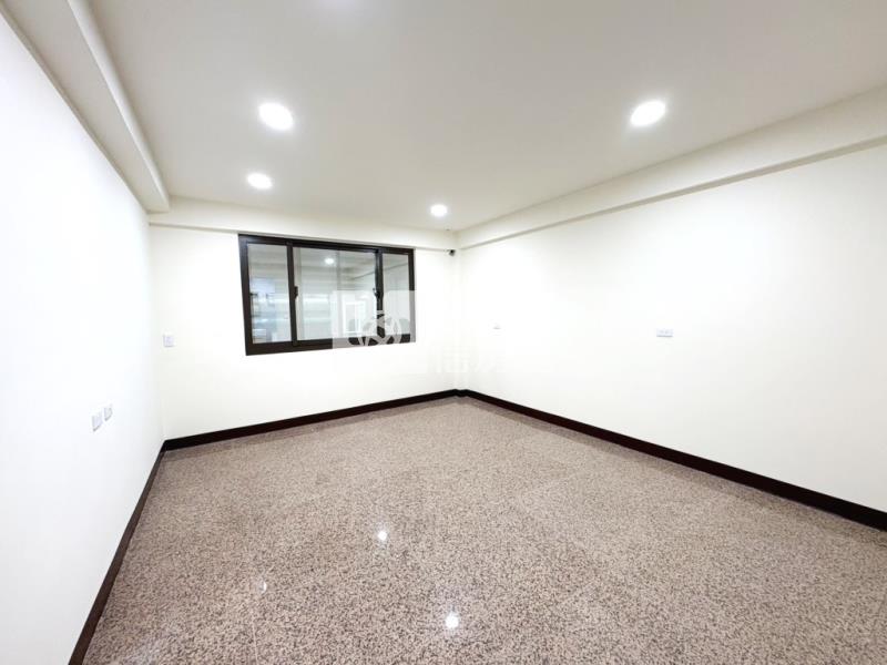 【新世紀】中原商圈3+1房前院停車房屋室內格局與周邊環境