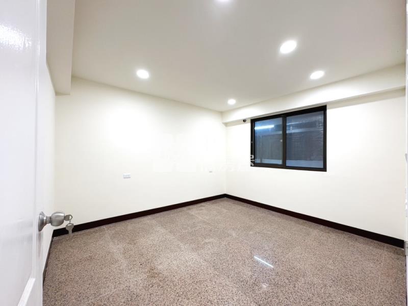 【新世紀】中原商圈3+1房前院停車房屋室內格局與周邊環境