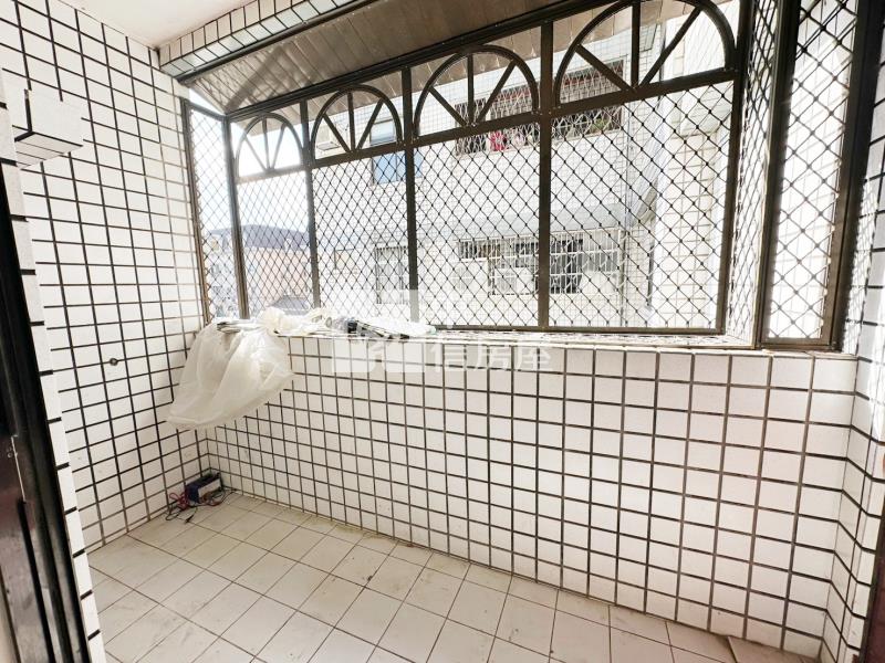 近內壢後站華勛商圈電梯美三房房屋室內格局與周邊環境