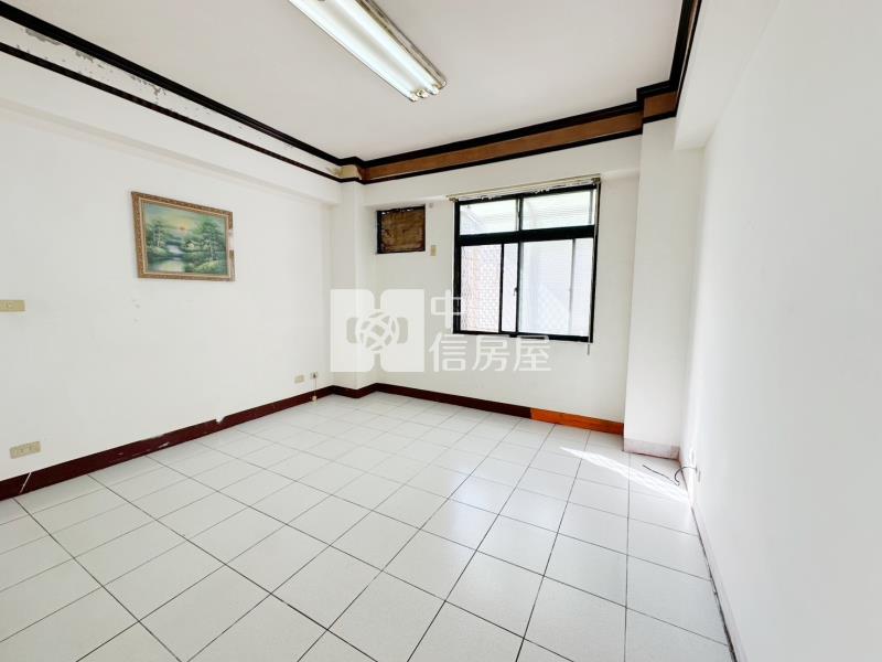 近內壢後站華勛商圈電梯美三房房屋室內格局與周邊環境