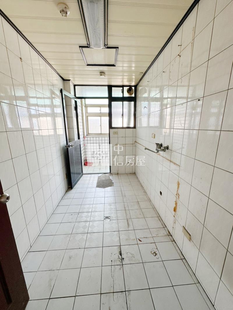 近內壢後站華勛商圈電梯美三房房屋室內格局與周邊環境