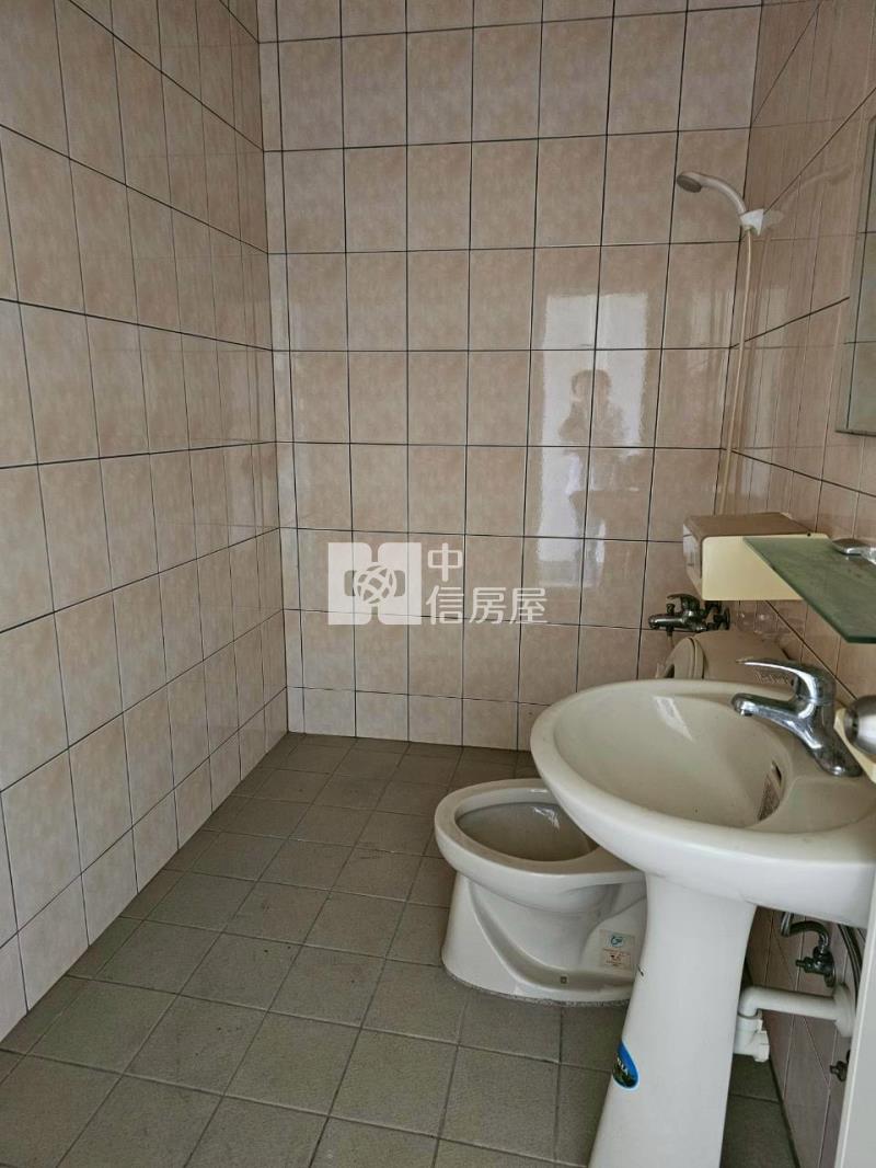 頂六星巴克店面房屋室內格局與周邊環境