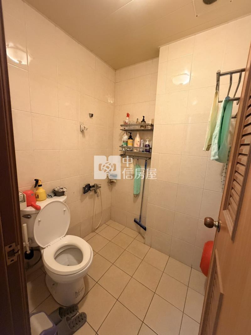 高雄小港雙車庫透天房屋室內格局與周邊環境