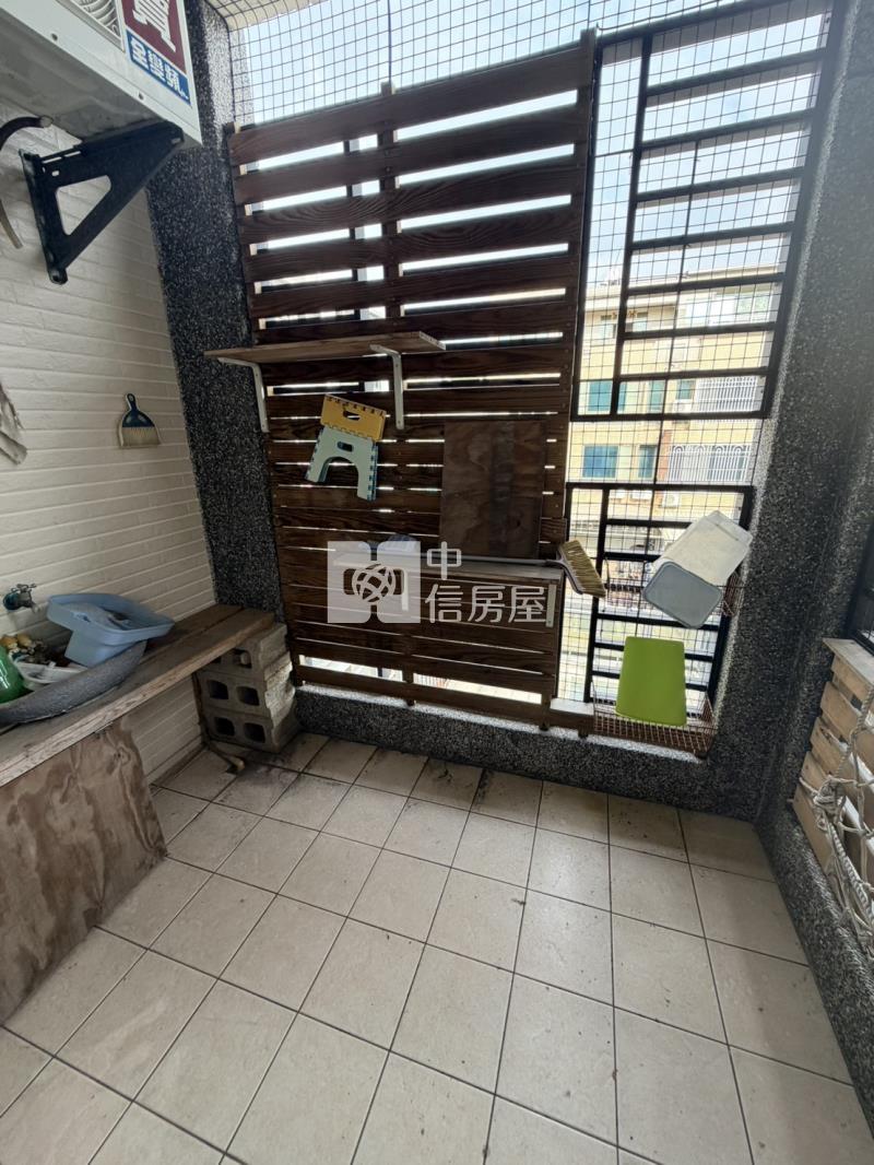 高雄小港雙車庫透天房屋室內格局與周邊環境