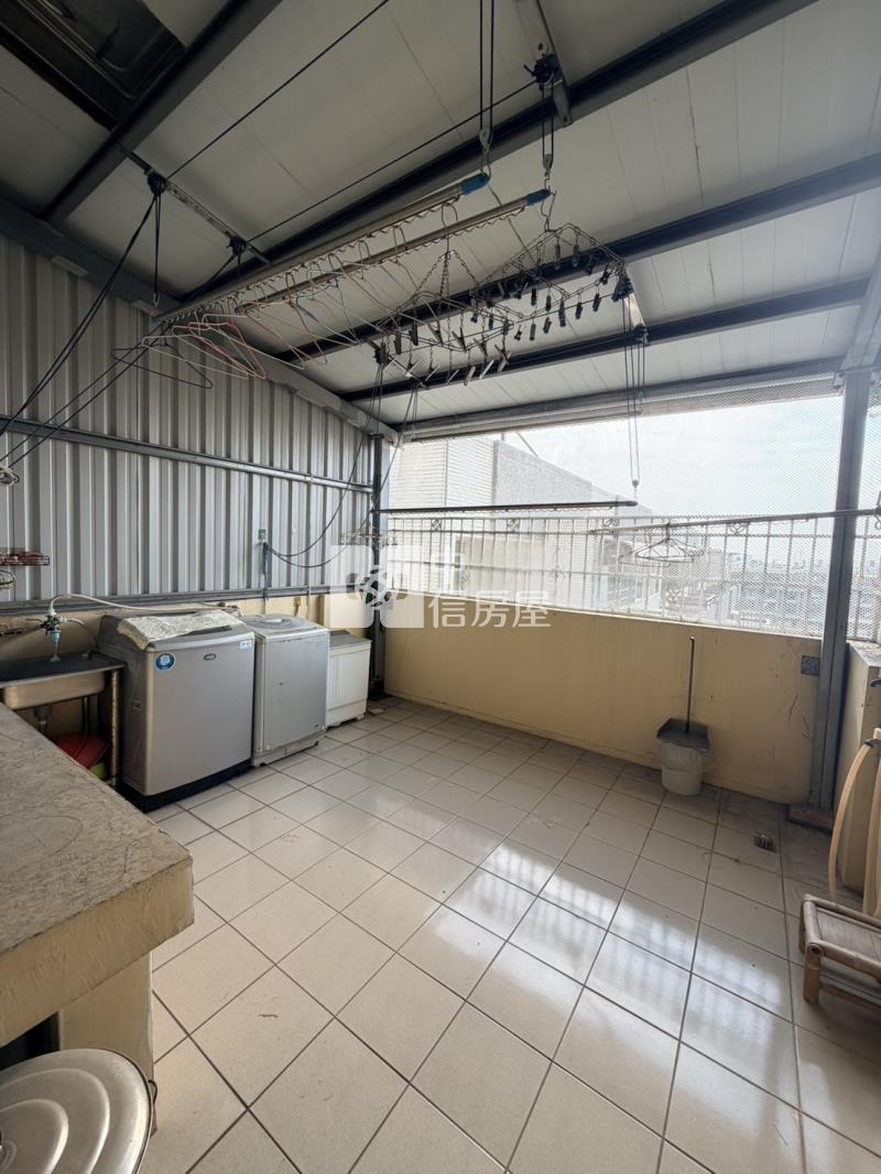 高雄小港雙車庫透天房屋室內格局與周邊環境