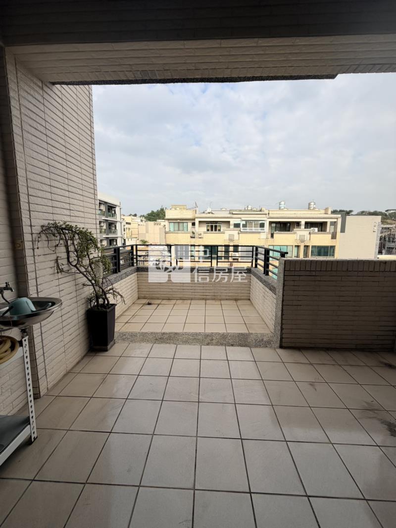 高雄小港雙車庫透天房屋室內格局與周邊環境