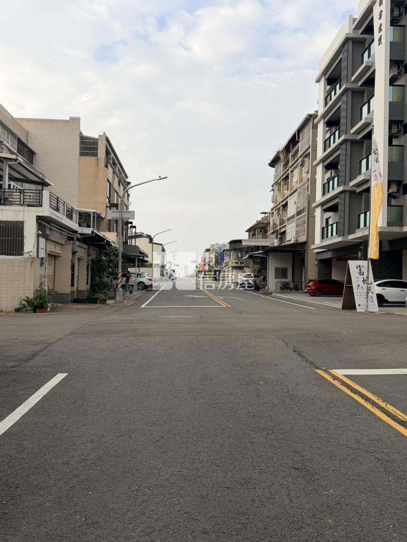 高雄小港雙車庫透天房屋室內格局與周邊環境