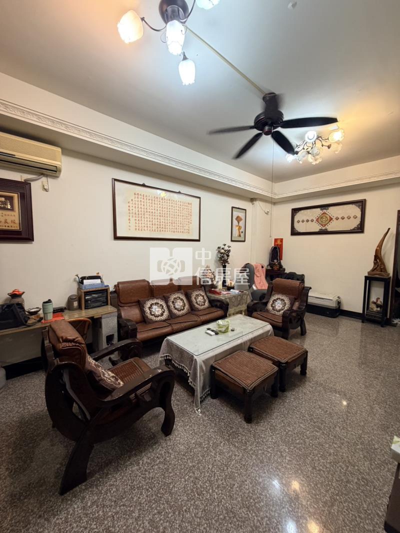 高雄小港雙車庫透天房屋室內格局與周邊環境