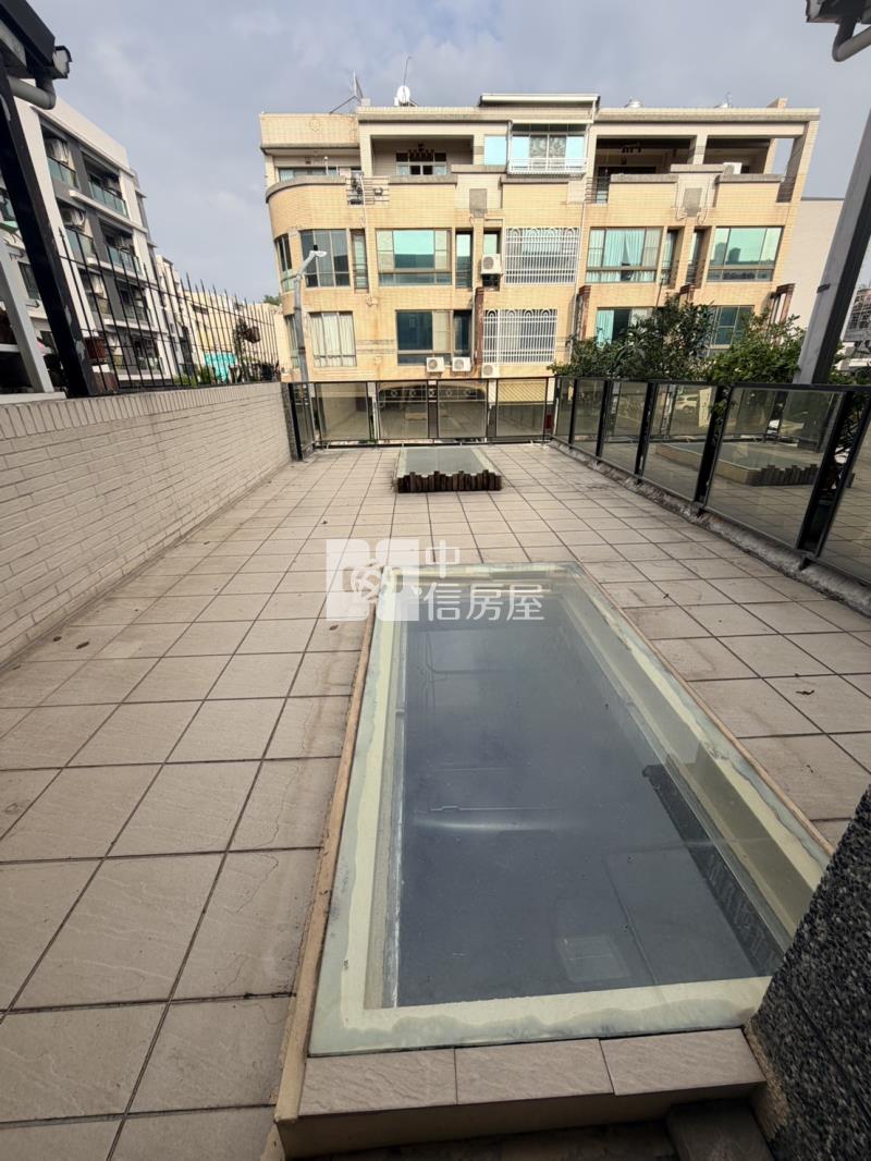 高雄小港雙車庫透天房屋室內格局與周邊環境