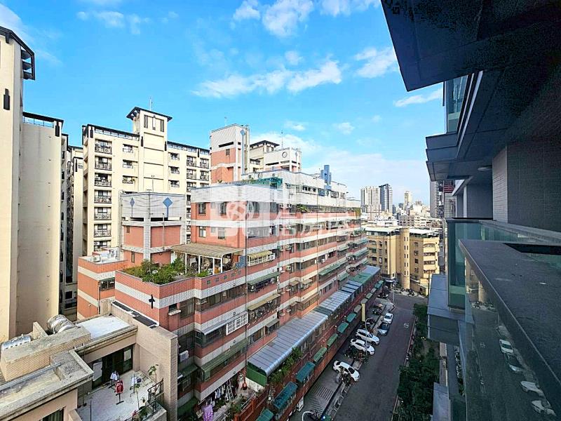 水湳經貿三房平車房屋室內格局與周邊環境