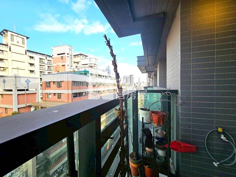 水湳經貿三房平車房屋室內格局與周邊環境