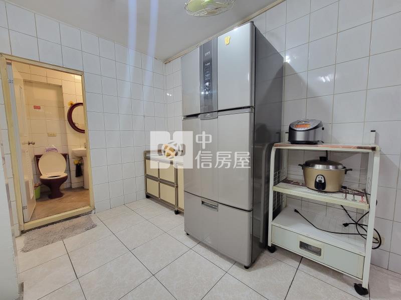 華勛大面寬一樓~門口可停車房屋室內格局與周邊環境