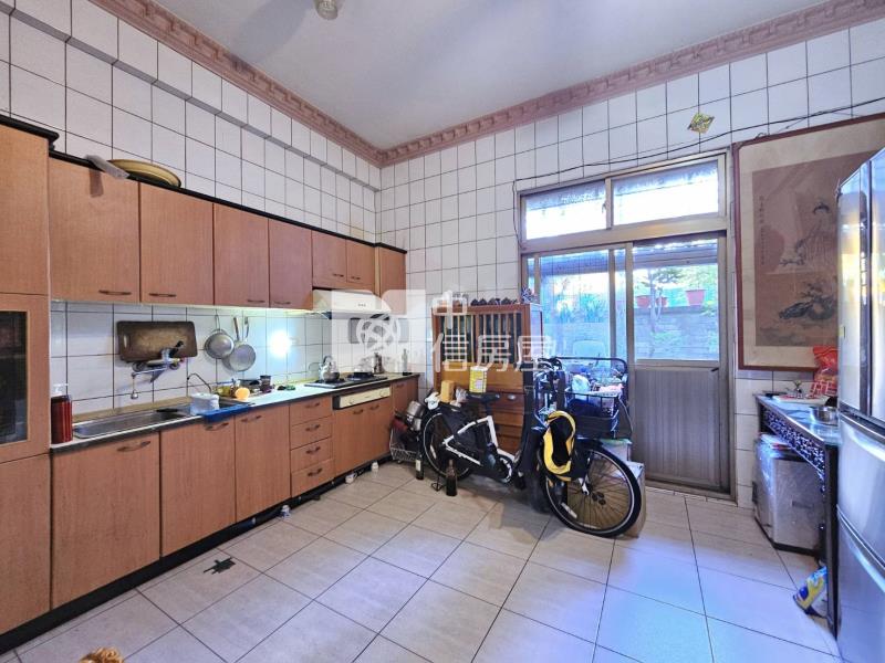 長億玫瑰園車庫別墅房屋室內格局與周邊環境