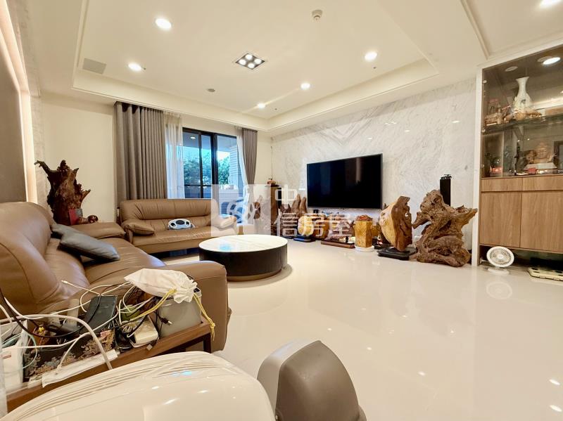 順天敦凰四房雙主臥三平車房屋室內格局與周邊環境