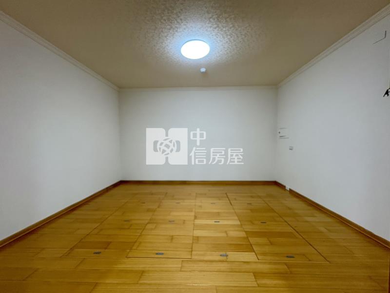 市政大空間四房平車暖心華廈房屋室內格局與周邊環境