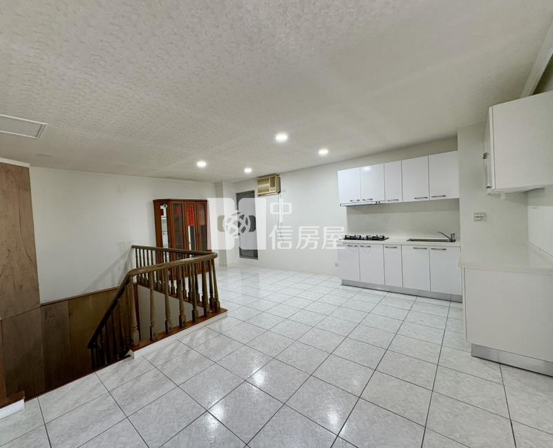 市政大空間四房平車暖心華廈房屋室內格局與周邊環境