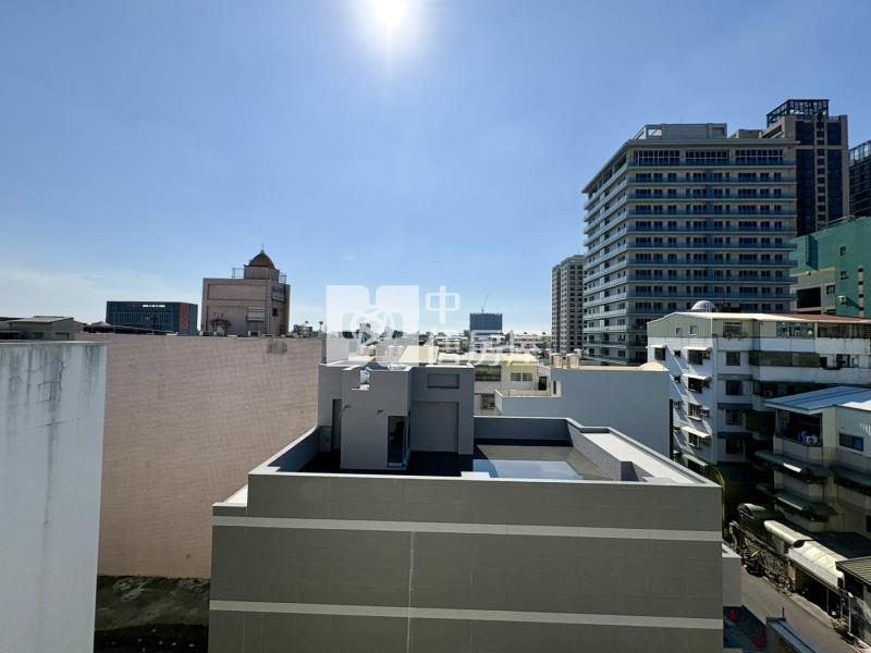 市政大空間四房平車暖心華廈房屋室內格局與周邊環境