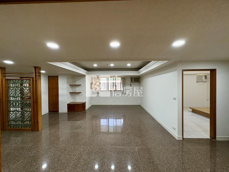 市政大空間四房平車暖心華廈房屋室內格局與周邊環境